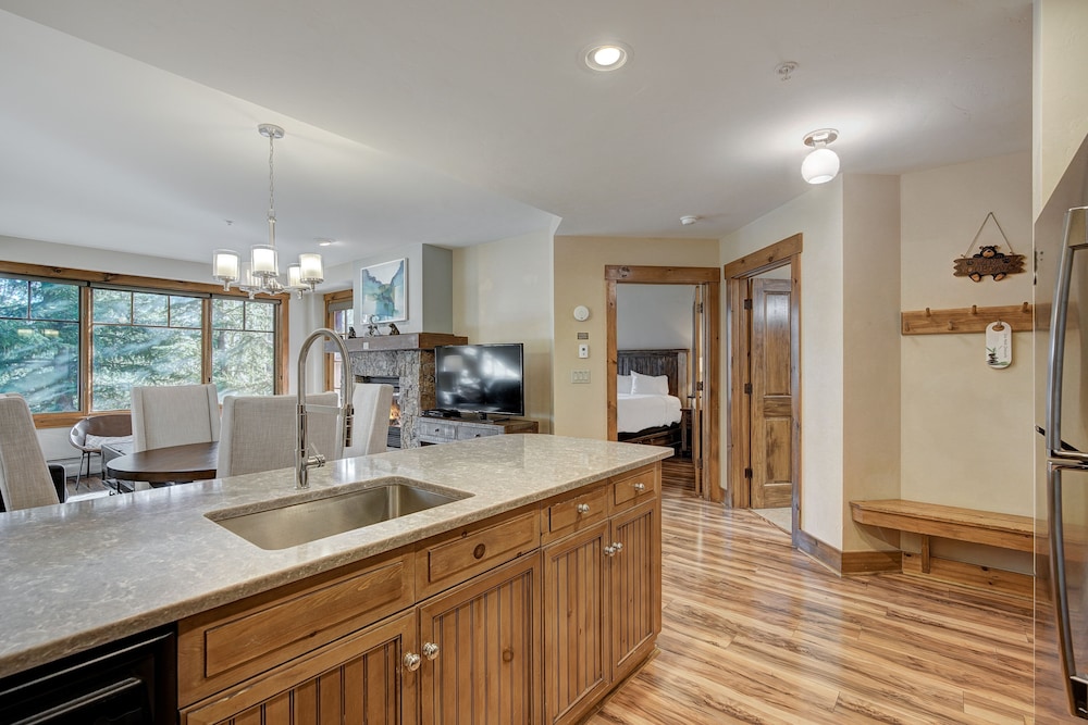 Bright, Mountain Modern Breckenridge Condo 1 Bedroom Condo