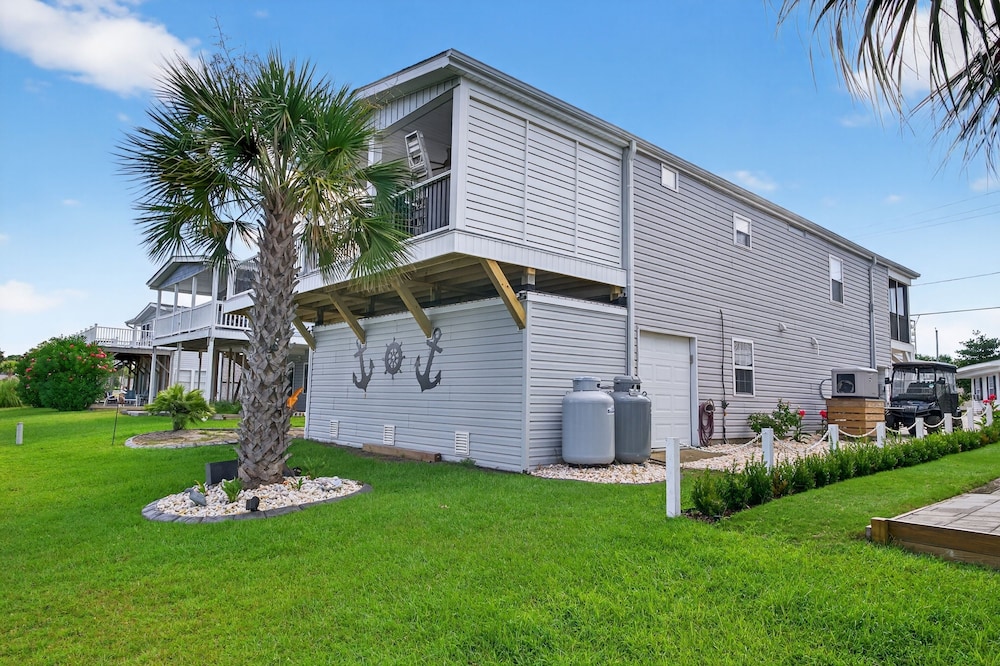 Coastal Retreat Steps From Private Beach 2 Bedroom Apts