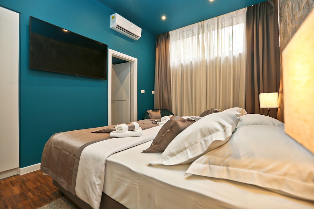 Riva Luxury Rooms
