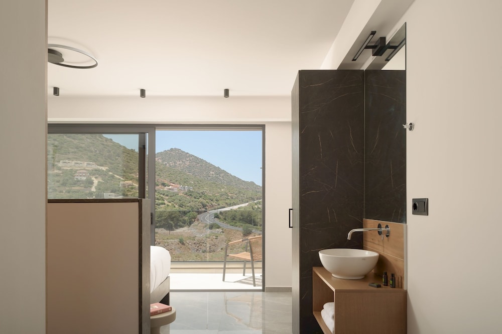 Luxurious Villa Dias With Tennis Court by Estia