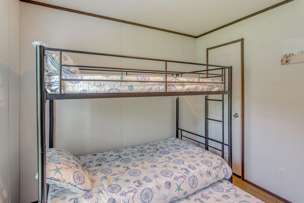 2 Mi to Ocean Isle Beach: Family Home w/ Deck!