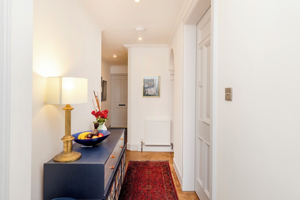 Spacious 2-Bedroom Ground Floor Flat
