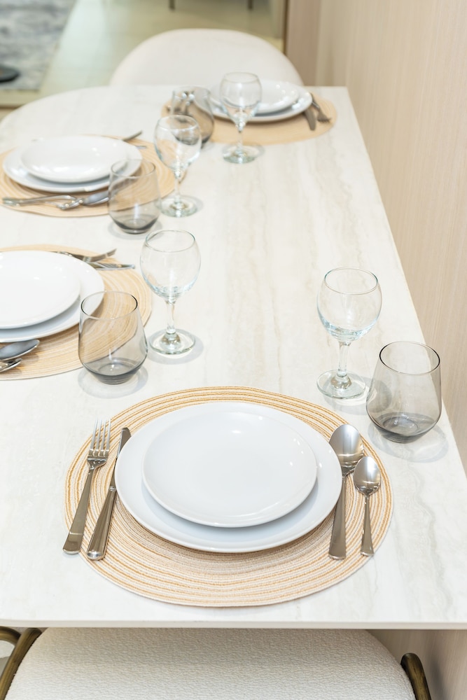 PVH - Sleek 1BR - Pearl House 1