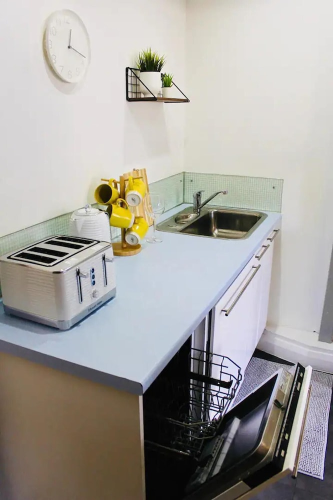 Lovely 1-bed Mezzaine Apartment in Nottingham view 5