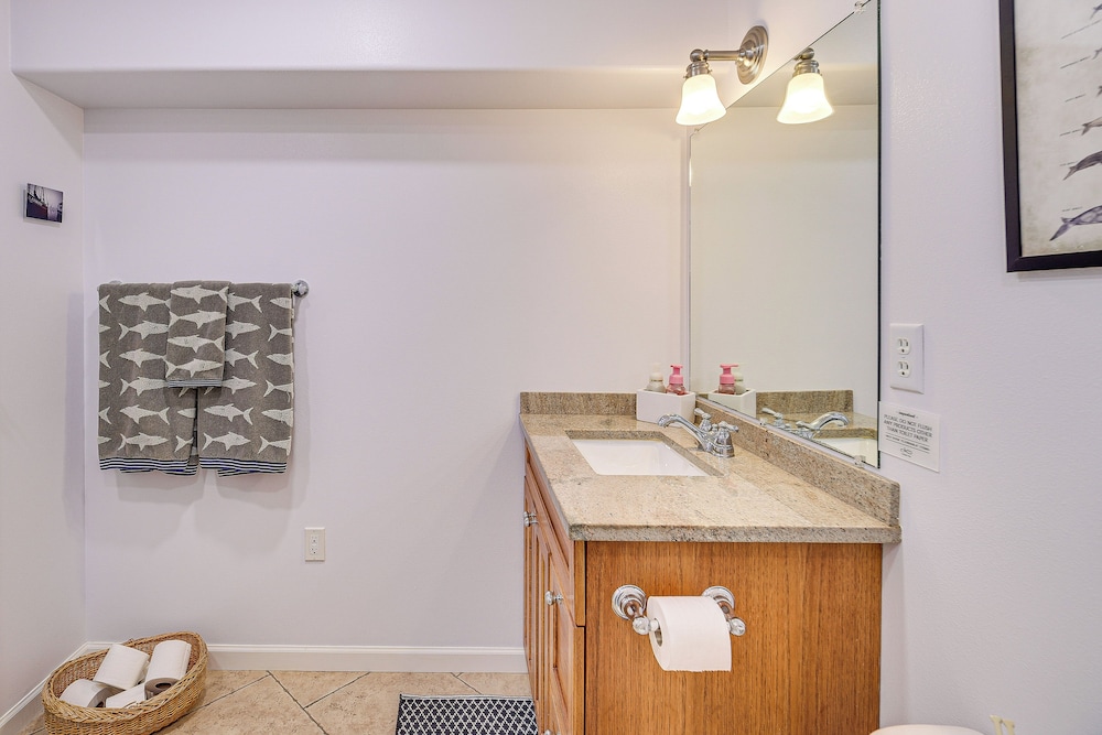 Fish & Hike: Apartment w/ Pool Table in Ketchikan!