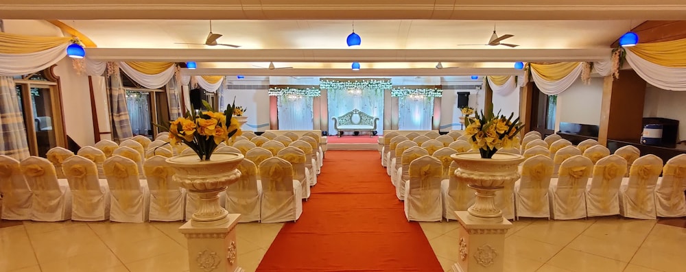 Kohinoor Samudra Beach Resort