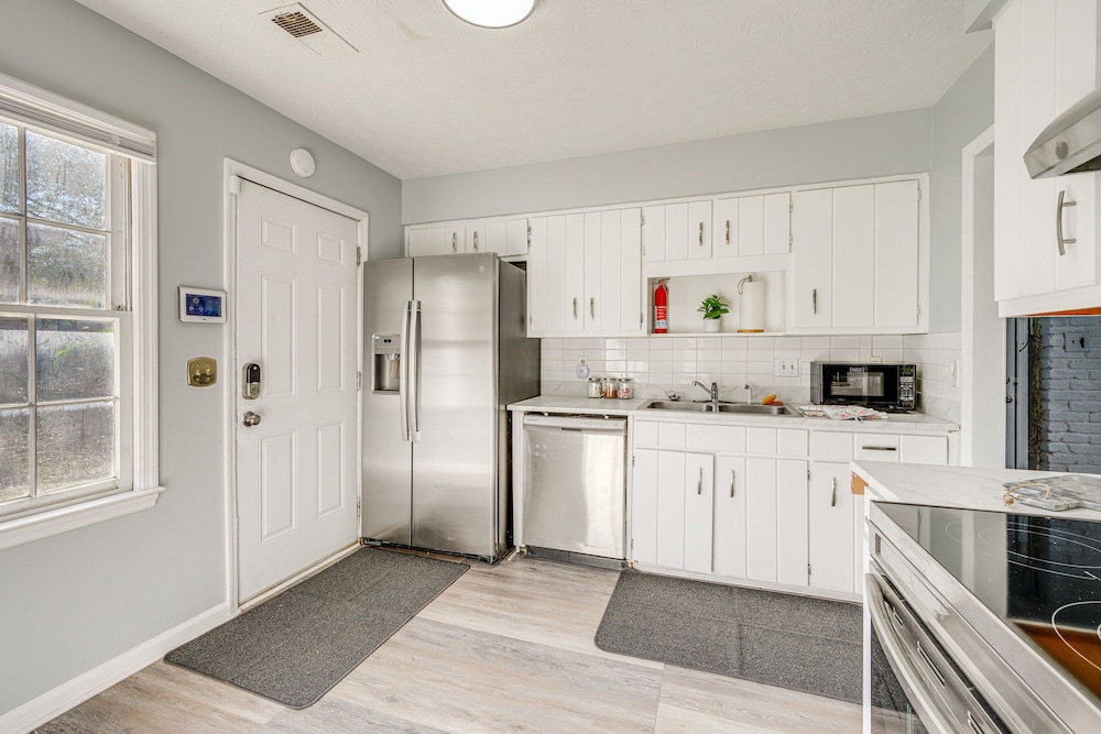 5 Mi to Fort Moore: Quiet Columbus Home w/ Yard