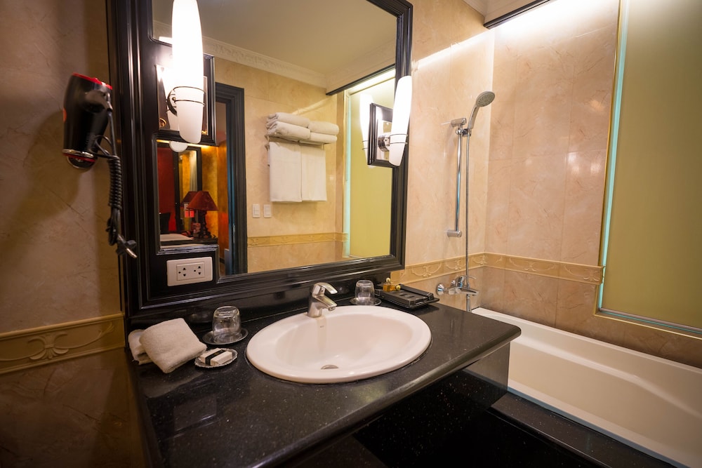 Fields Plaza Hotel — 12