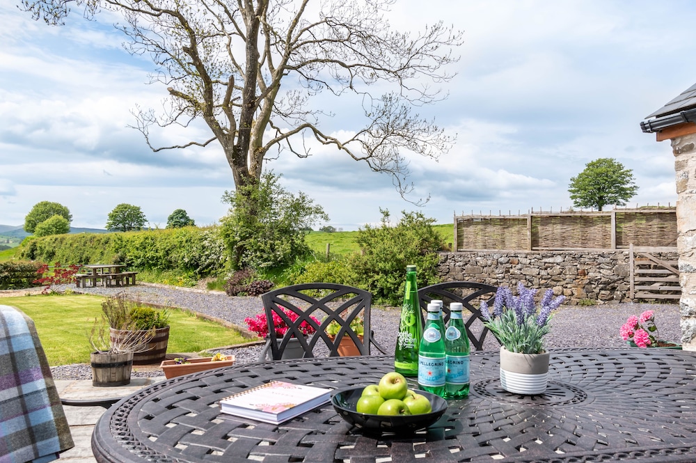 Bryn Eithin Cottage Far From the Madding Crowd
