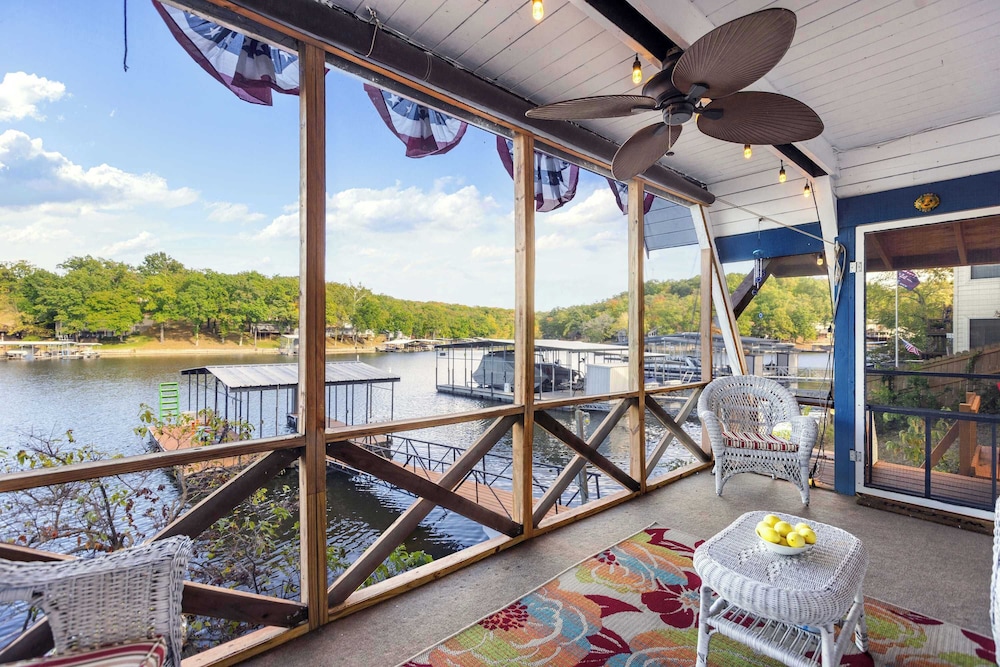 Sunrise Oasis - Enjoy Lakefront Living