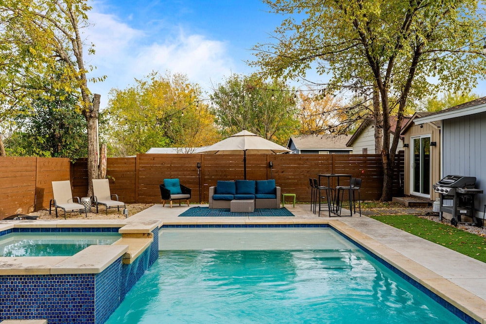 Majestic Teal Haven - Image 5