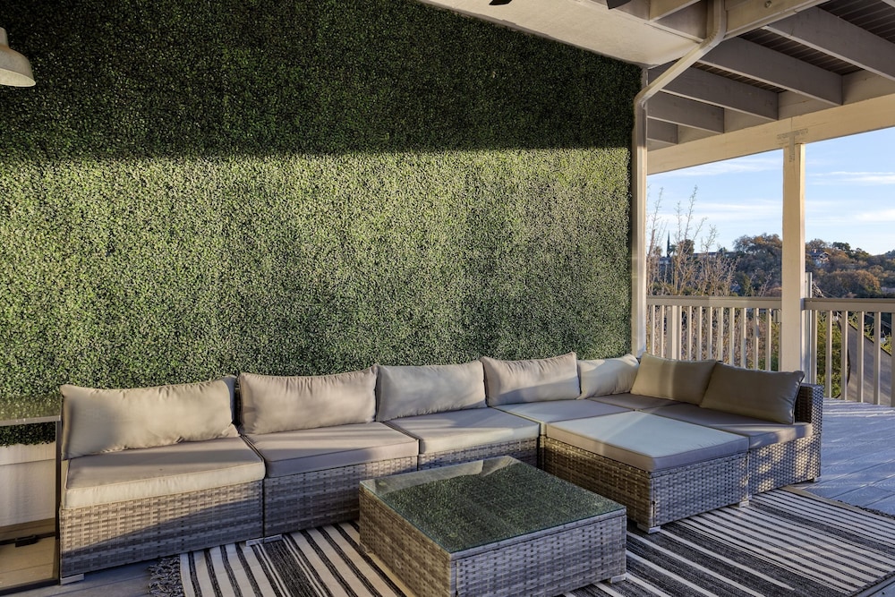 Terrace Hill Modern Paso Robles Escape Near Wineries Dining and Hot Springs