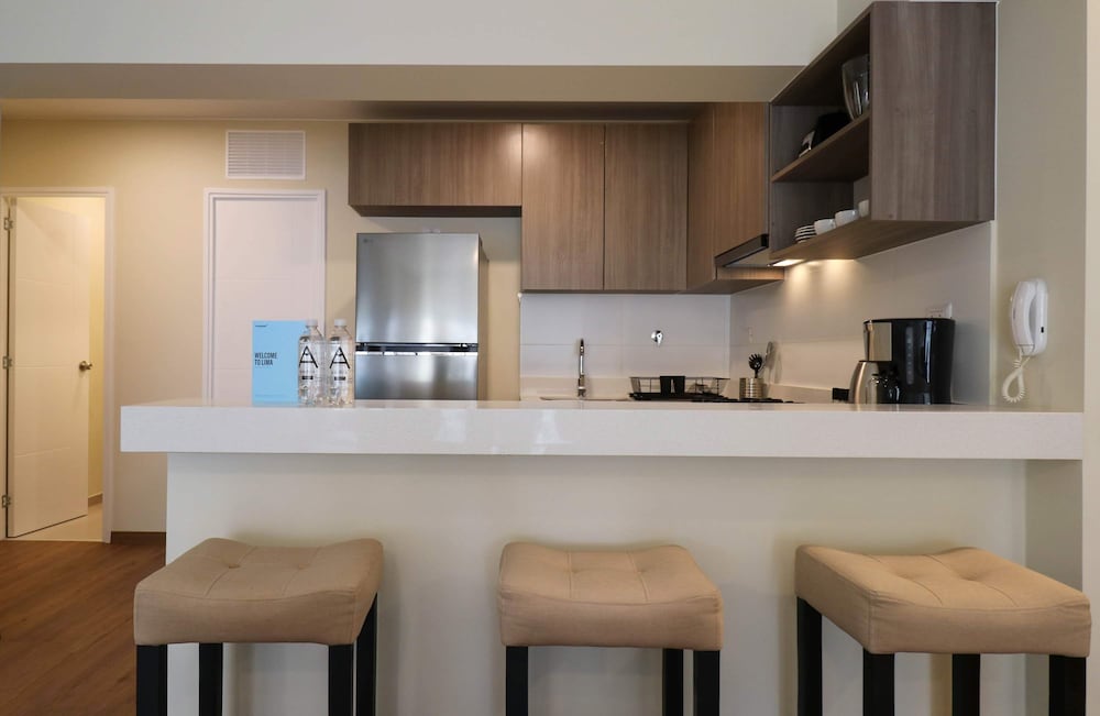 w Radiant 2BR w Great Balcony Near Kennedy Park