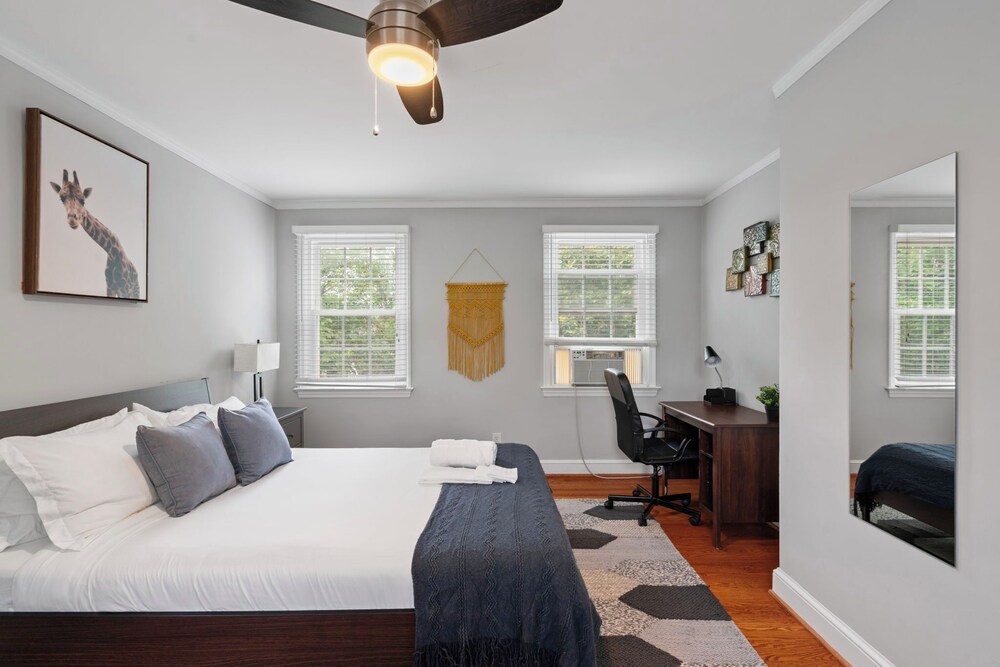 Charming Townhouse Retreat by Cozysuites