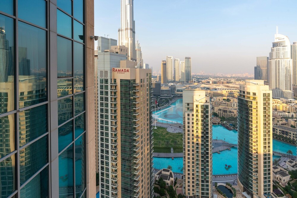 Luxury 2BR Downtown Apt With Burj Khalifa View