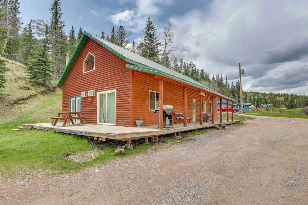 Wraparound Deck + Bbq: Pet-friendly Deadwood Cabin view 4