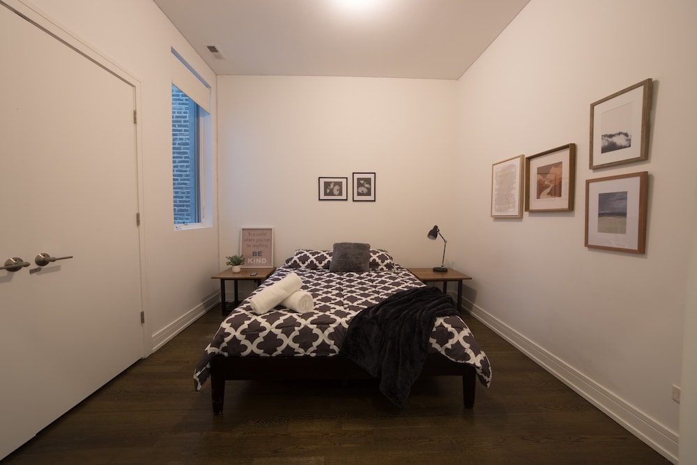 4-bedroom Condo Near Fulton Market w Rooftop