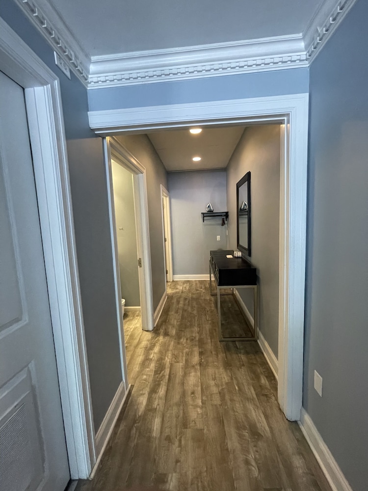 Harbour Square Suites