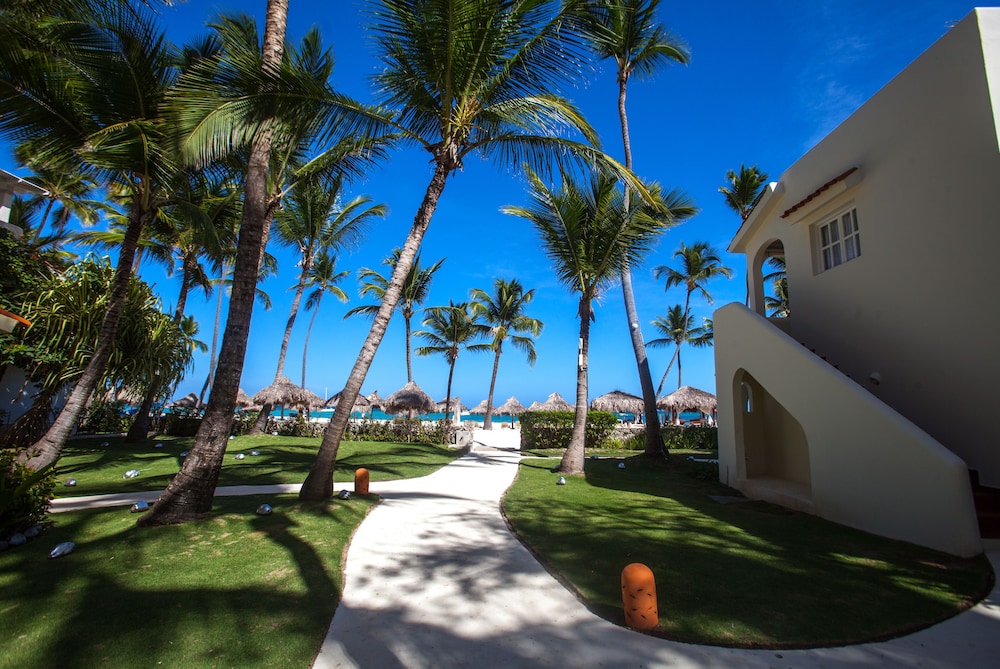 Los Corales Beach Village