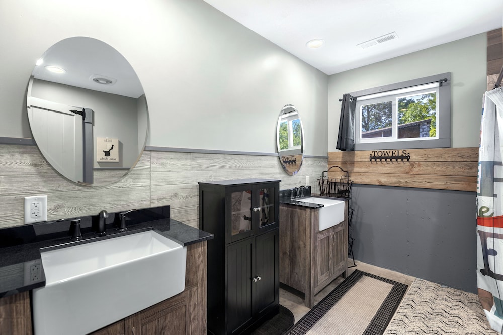 Bass Point Bliss - Resort Rental on Lake of the Ozarks Shoreline