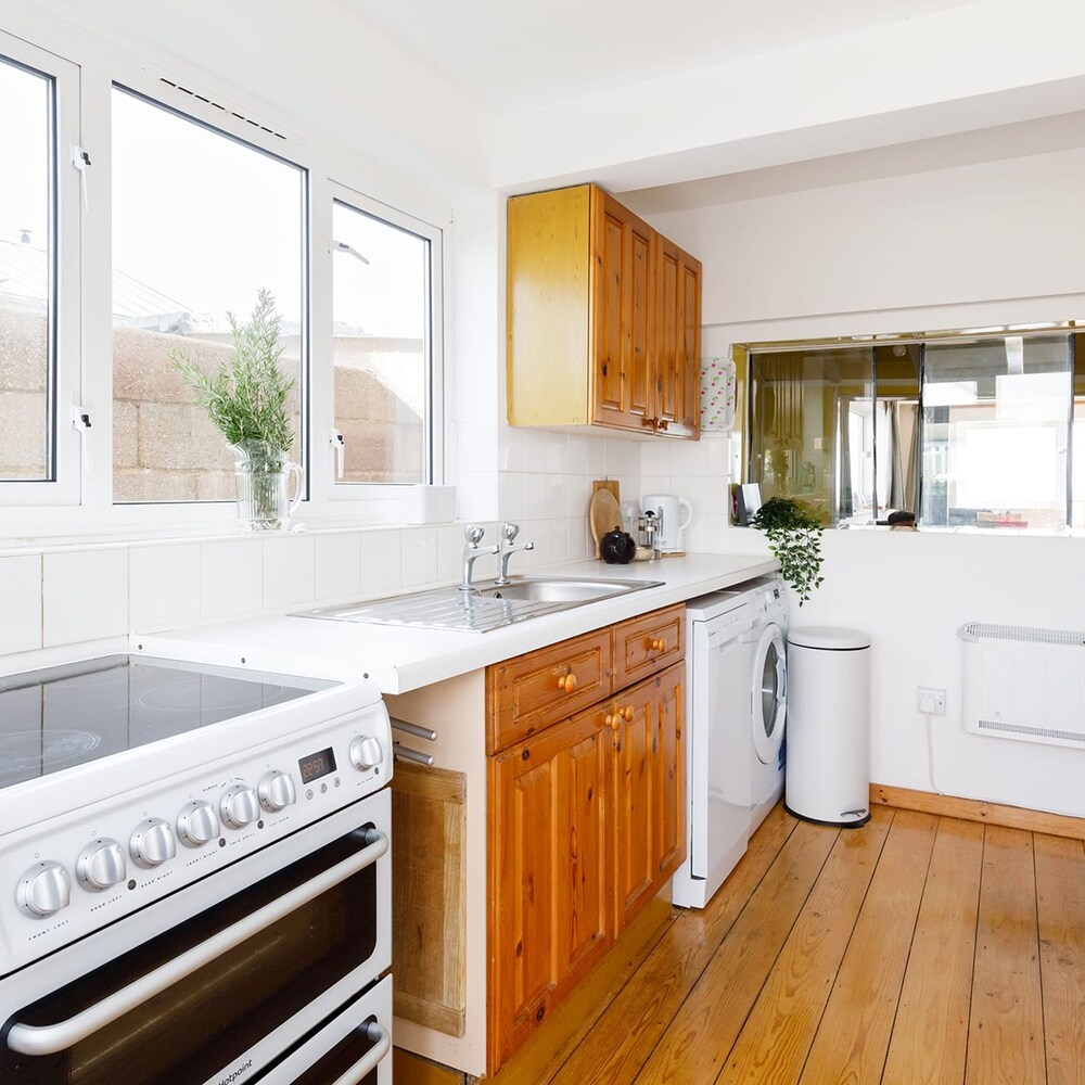 Sunny Seafront Chalet - Sleeps 6 view 2