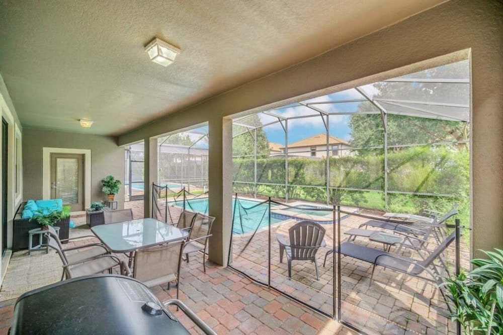 Incredible Pool Spa & Game Room Private Home! 6 Bedroom Villa