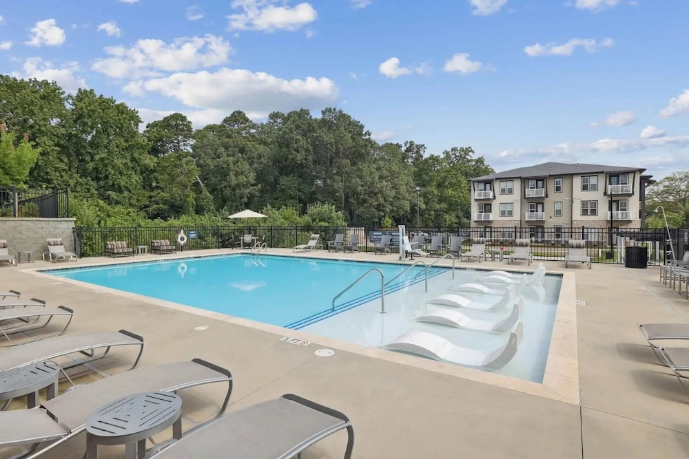 Landing Furnished Apartments - Northwest Charlotte