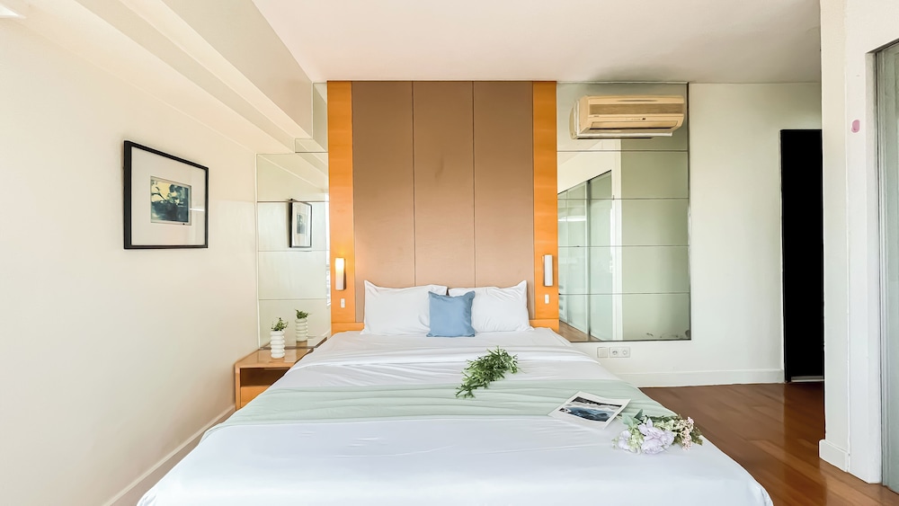 Contemporary Minimalist 2Br Apartment At Somerset Berlian Kebayoran Lama