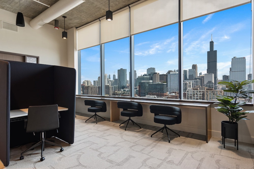 West Loop High-end 2BR Walkable City Views