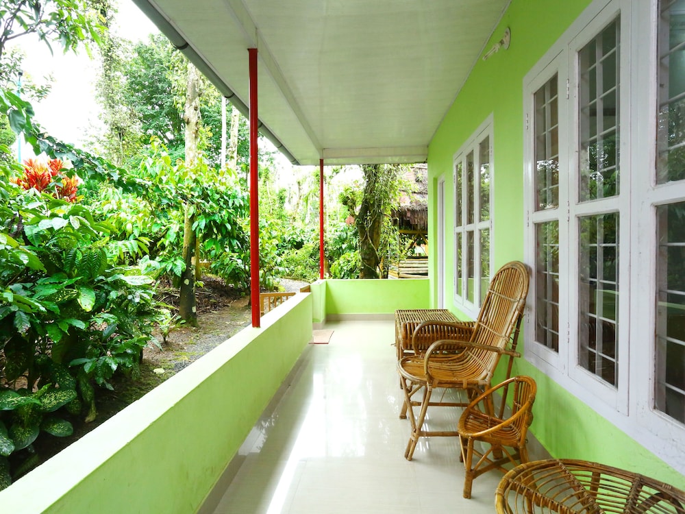 OYO 15446 Karapuzha Lakeshore Resort