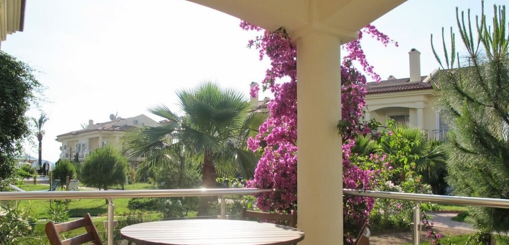 Villa NP09 by JoyLettings view 3