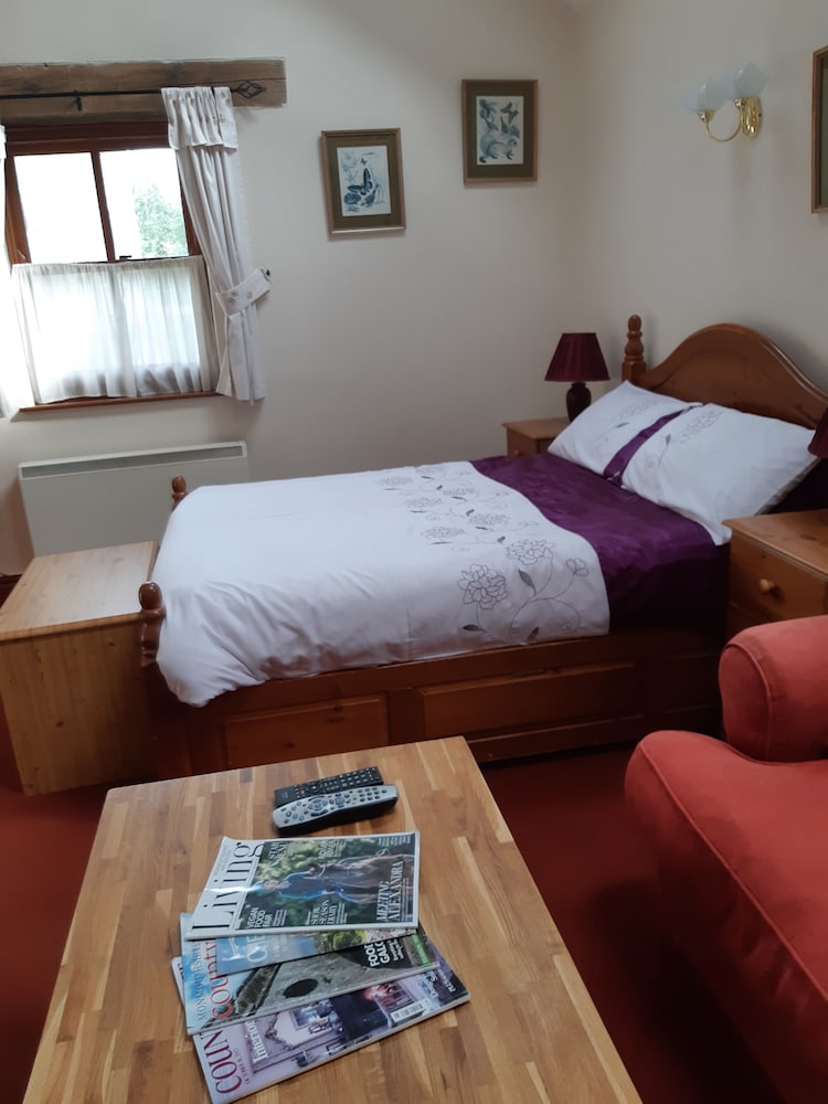 Beautiful 1-bed Cottage in Trellech view 4