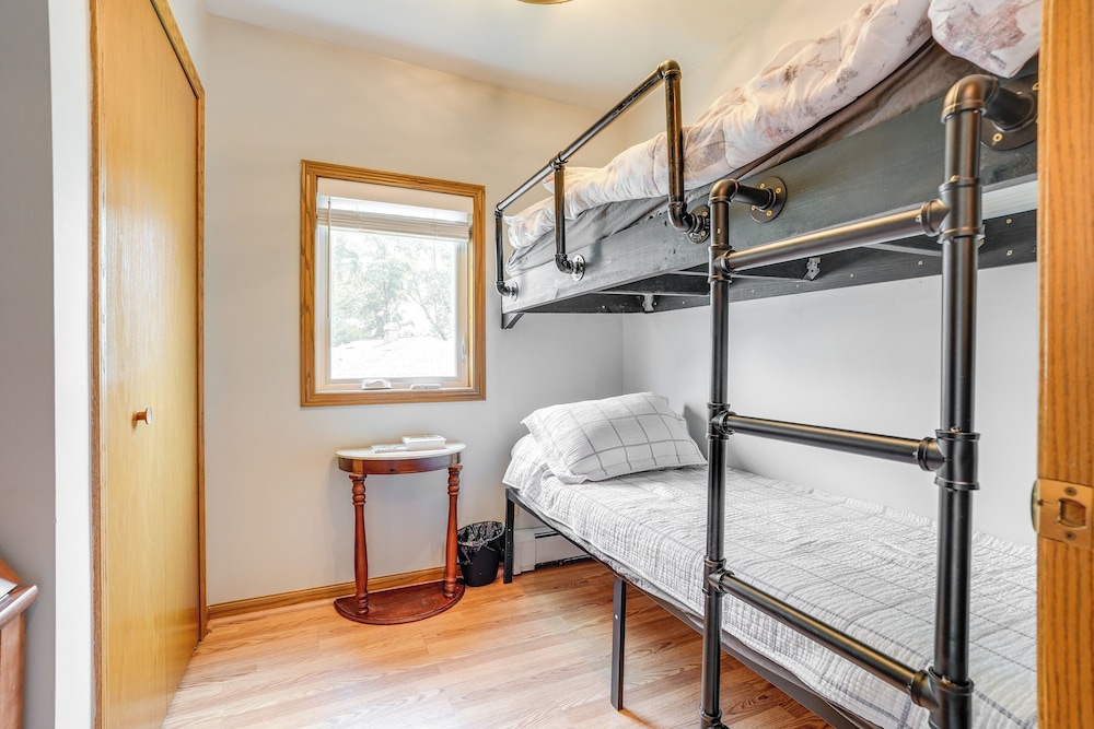 Kayaks, Rowboat & Game Room - Lake Gilead Getaway!