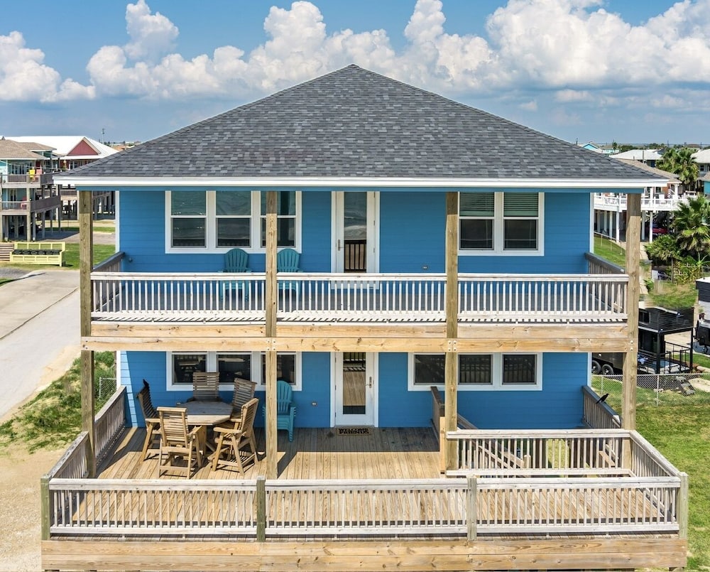 Oceanfront Manor 4 Bedroom Home