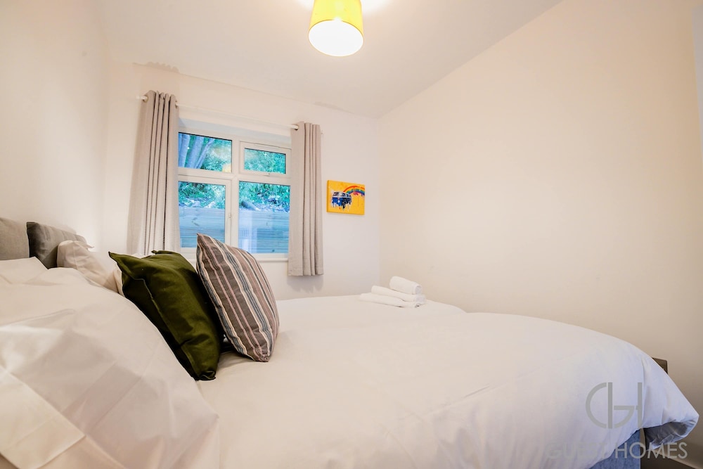 Host Stay Croydon Road Abode
