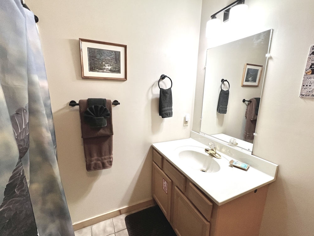 Eagles Point 3 Bedrooms 3 Bathrooms Cabin