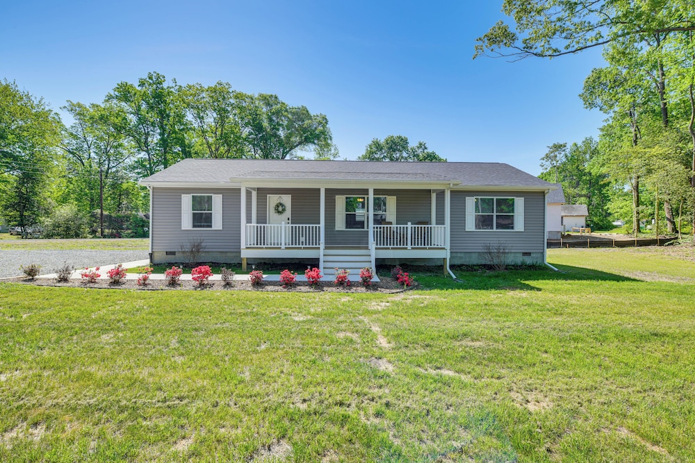 Family-friendly Home w/ Deck Near Colonial Beach! view 2