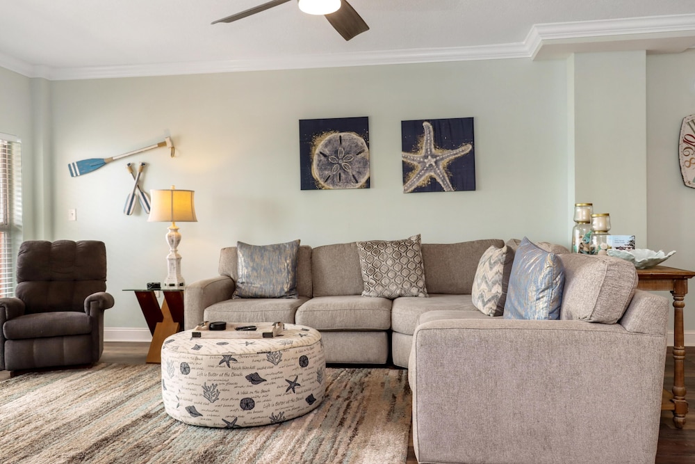 Paradise Shores 305