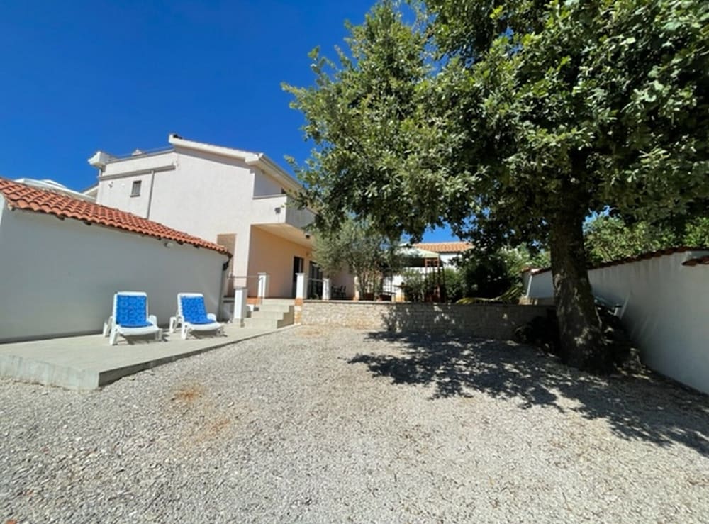 Appealing Apartment With Garden