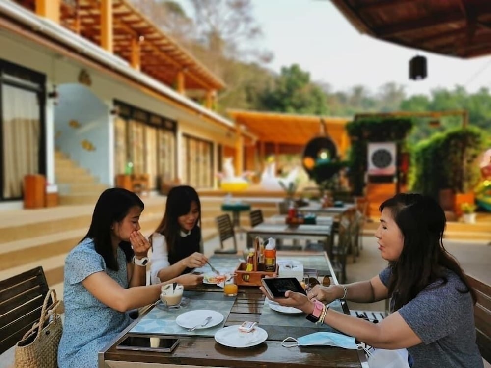 Green Bay Samed Resort