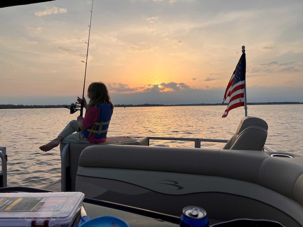 Rizzy's on the Lake - Property Image 1