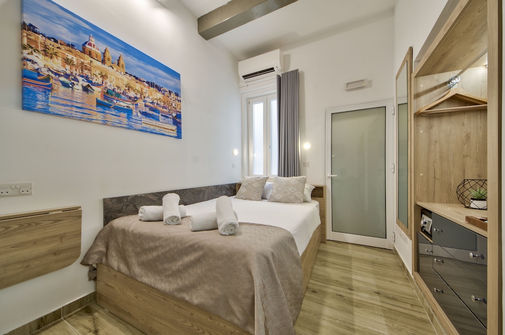Tritoni Studios Valletta view 3