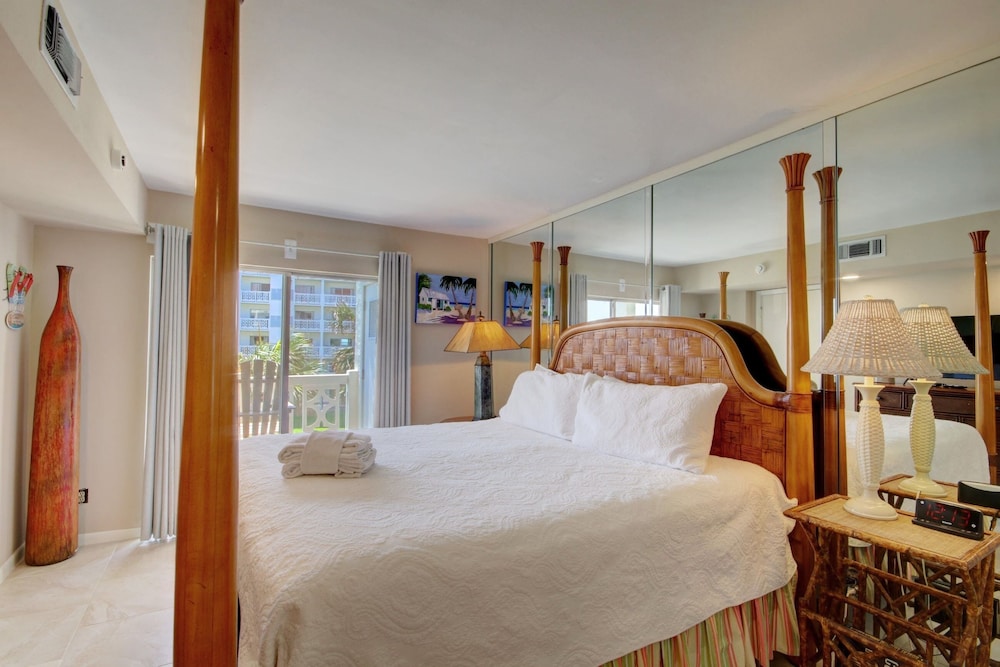 338 El Matador 2 Bedroom Condo by RedAwning