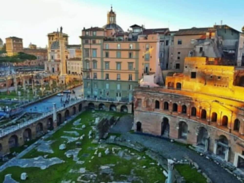 Hold Rome