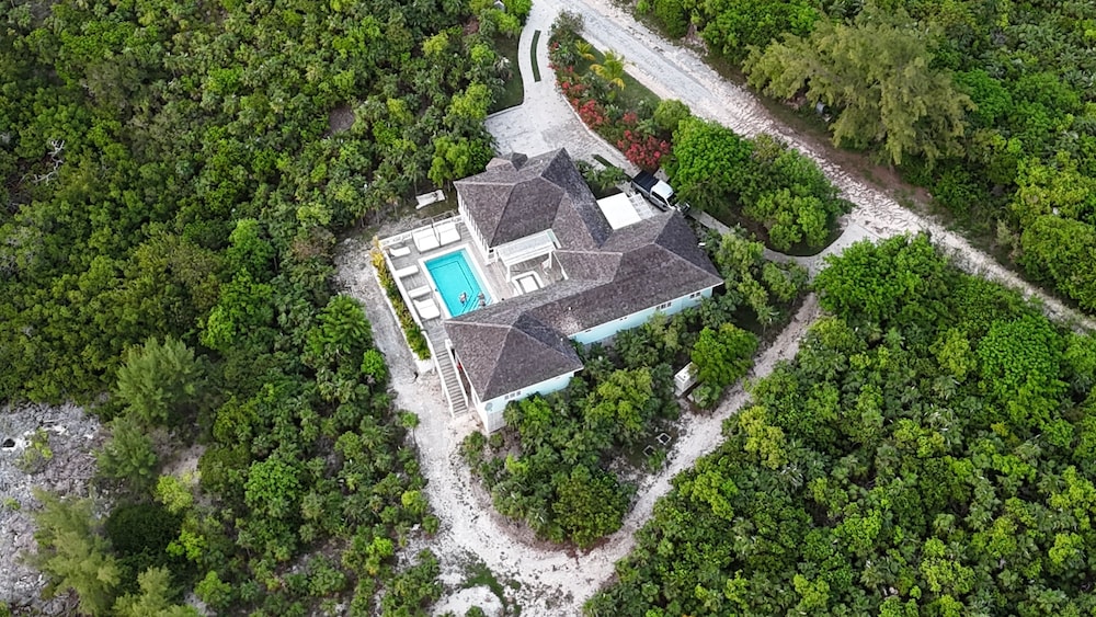 Turtle Pointe - Lux New Windermere Home W/pool, Boat Dock, Beach 3 Bedroom Home