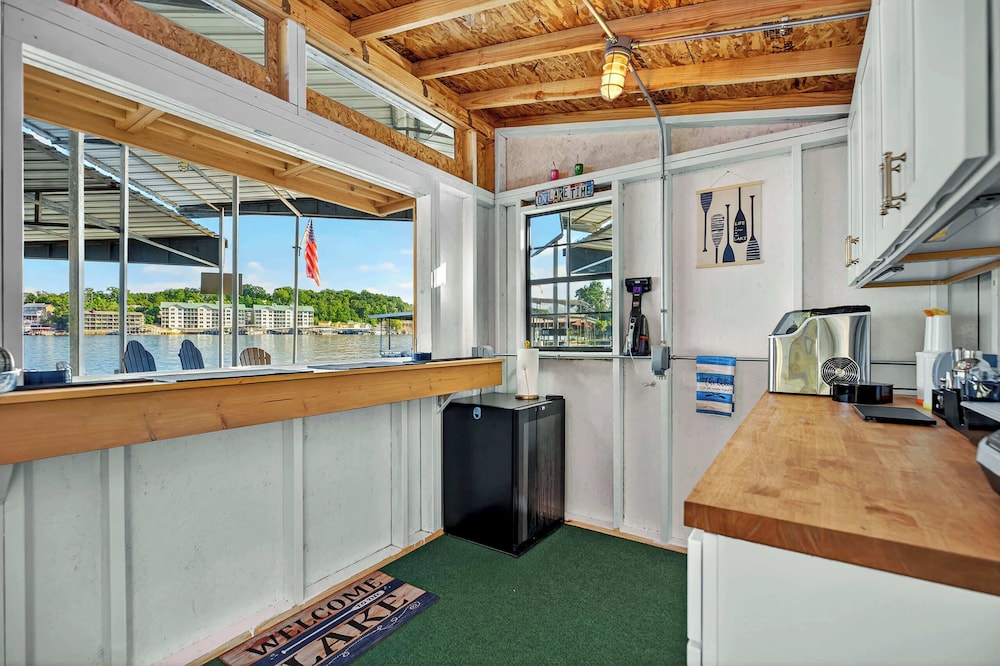 Lake Home Oasis - Sleeps 18