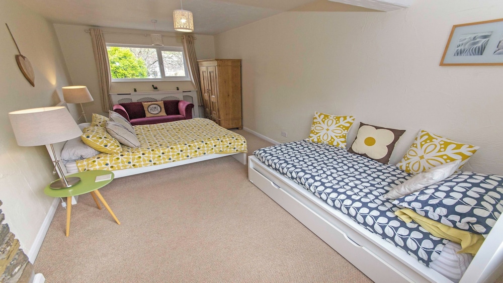 Shippenrill Croyde 6 Bedrooms, Sleeps 14, Hot Tub view 2
