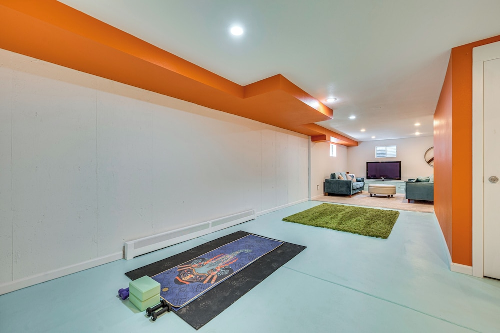 Mtn-view Home w/ Pickleball Court in Louisville!