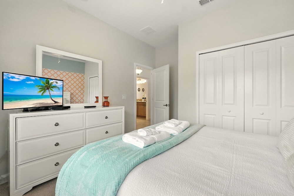Vibrant 5BR Family Retreat in Storey Lake!