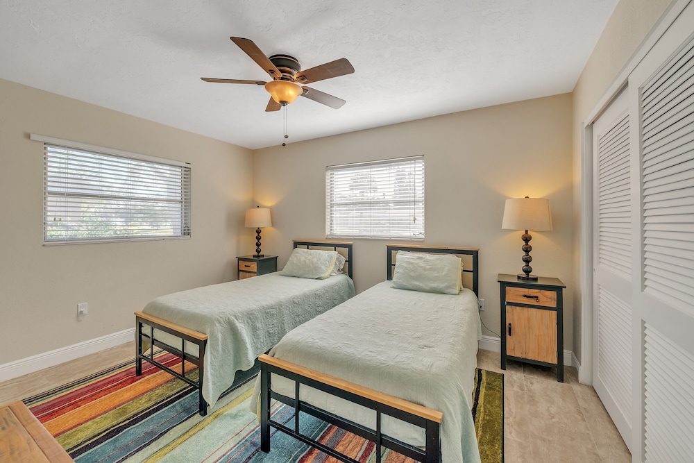 Beautiful Pool Home Near Siesta Key Beach 2 Bedroom Home